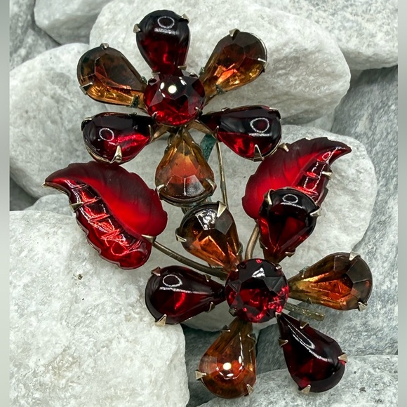 Vintage Ruby Red & Amber Rhinestone Floral Brooch Gold Tone Statement Pin 2.25”